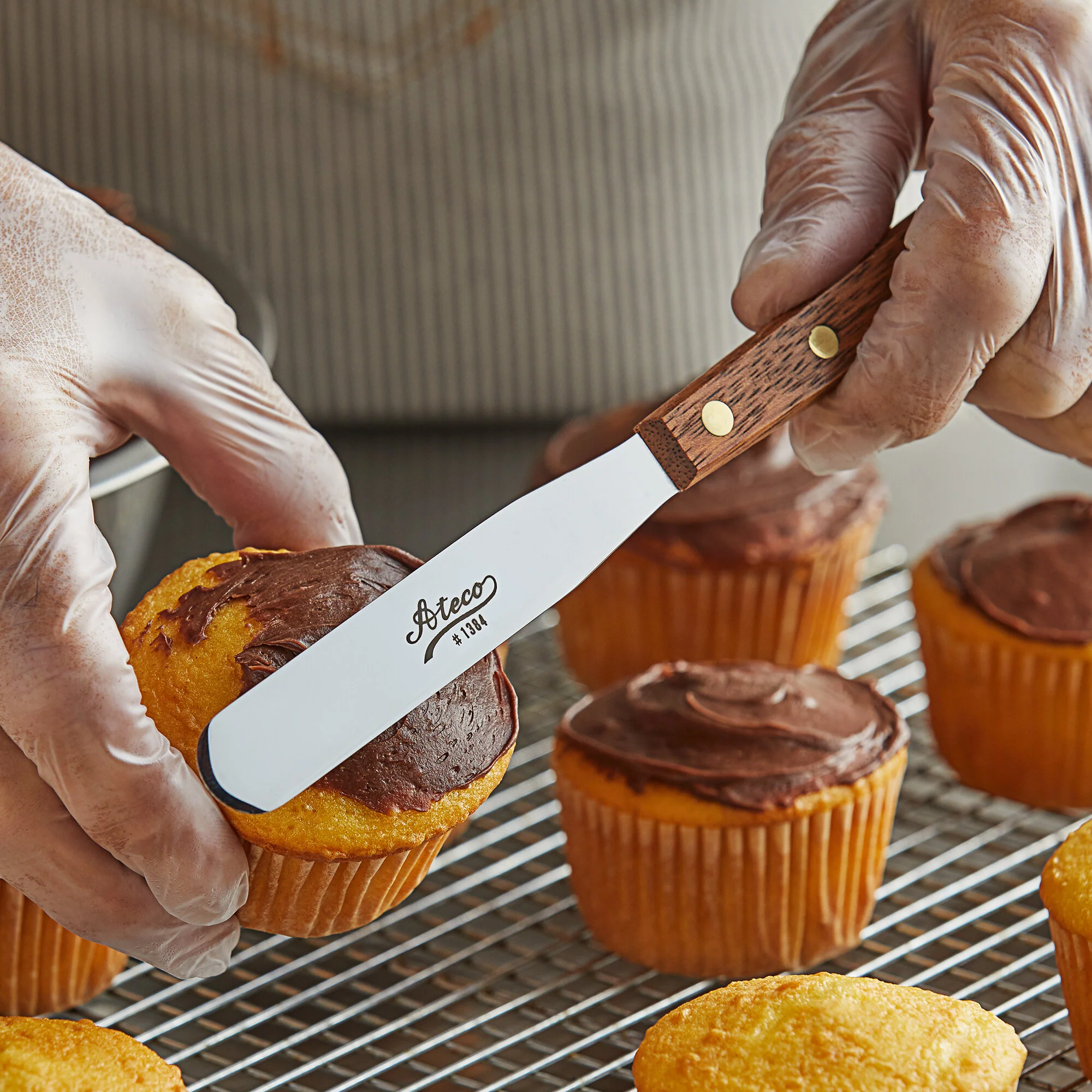 Ateco - Wooden Handle Icing Spatula - Image 2