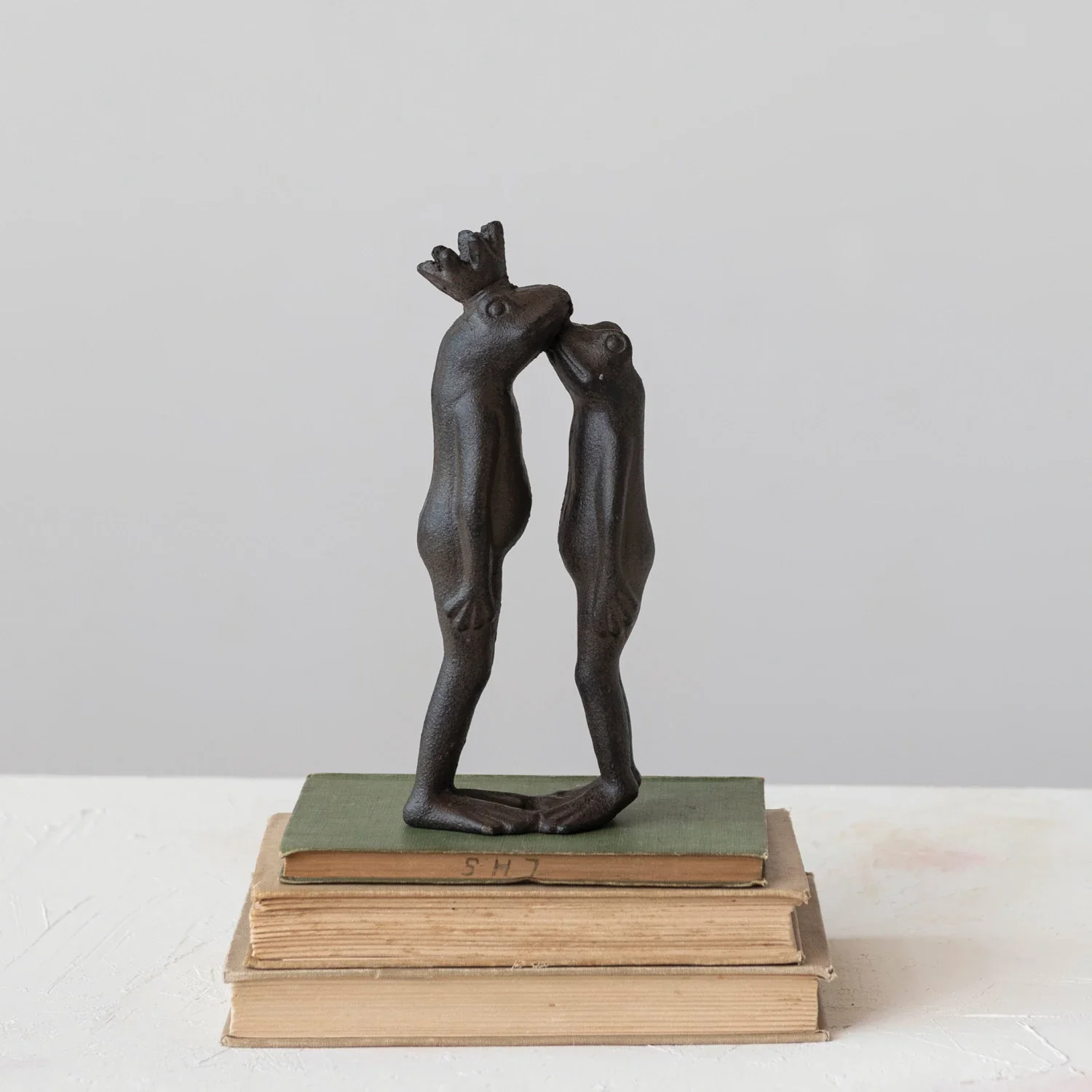 Creative Co-op - Cast Iron Kissing Frog Prince