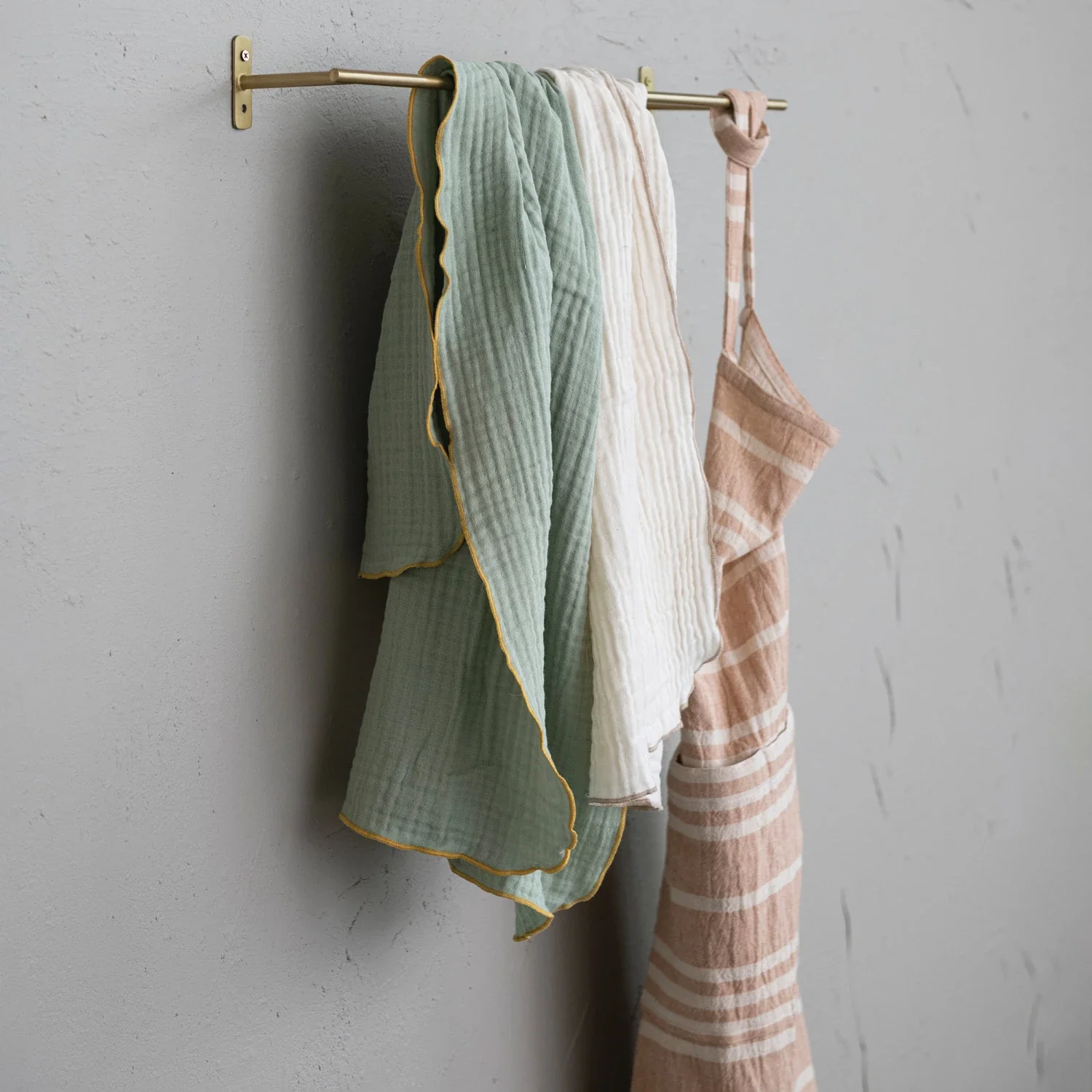 Creative Co-op - Matte Gold Metal Wall Rod