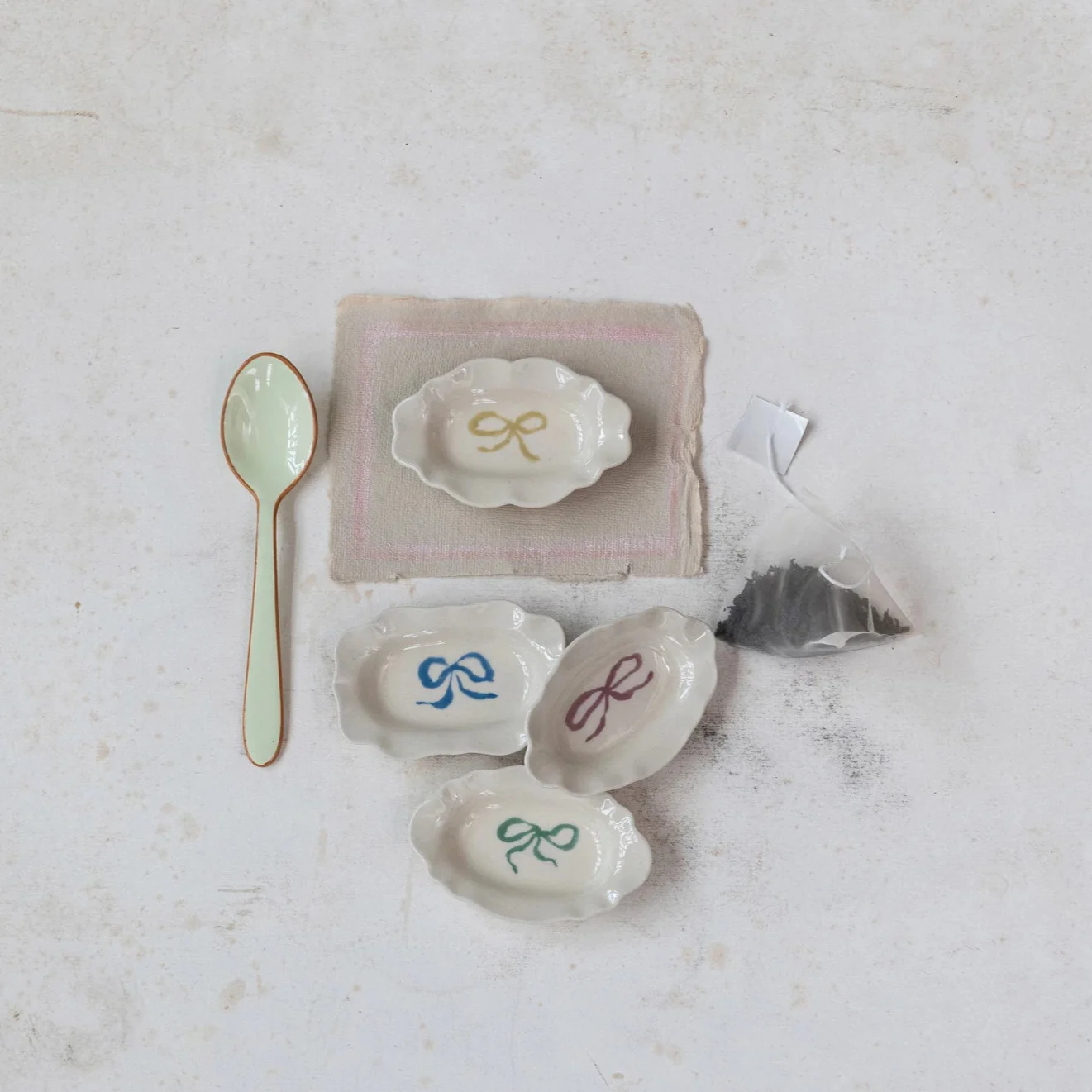 Creative Co-op - Petite Scalloped Bow Dish