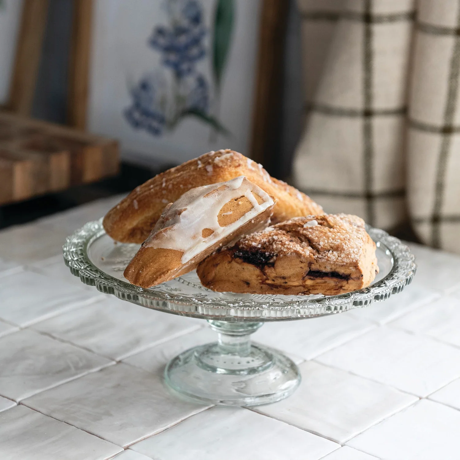Creative Co-op - Small Glass Pedestal Cake Plate
