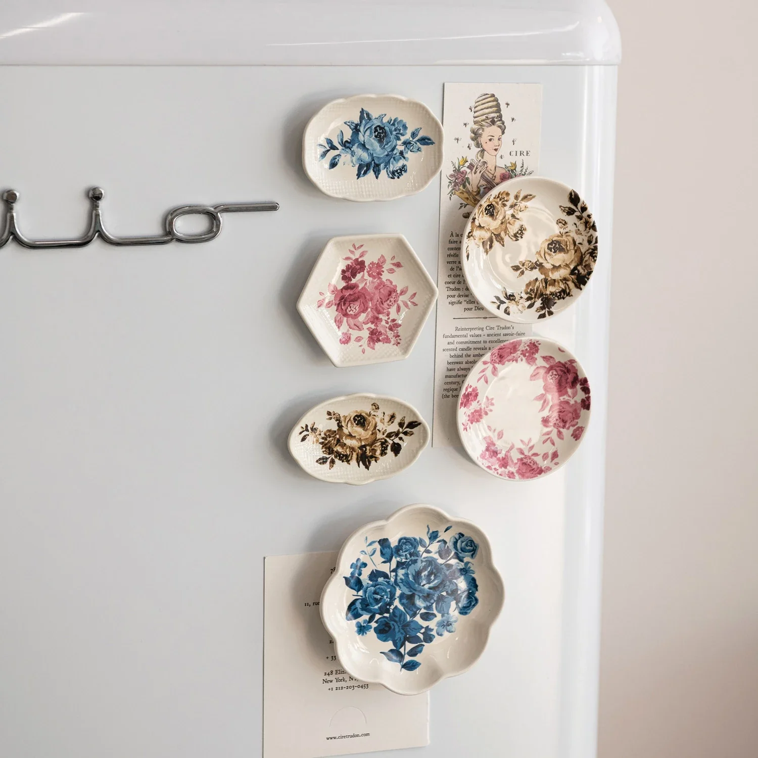 Creative Co-op - Stoneware Plate Magnet with Floral Design