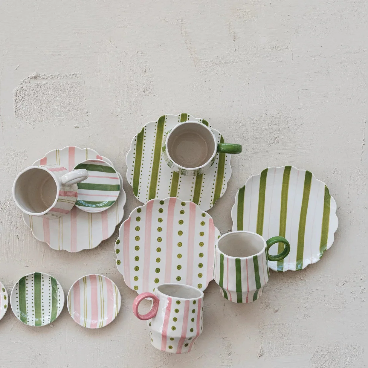 Creative Co-op - Stoneware Scalloped Plate with Striped Pattern