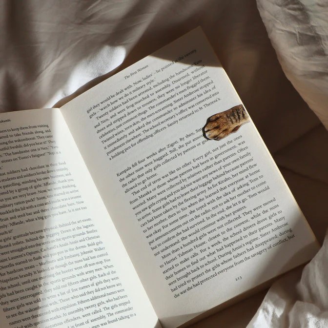 Kikkerland - Magnetic Cat Paw Bookmarks - Image 2