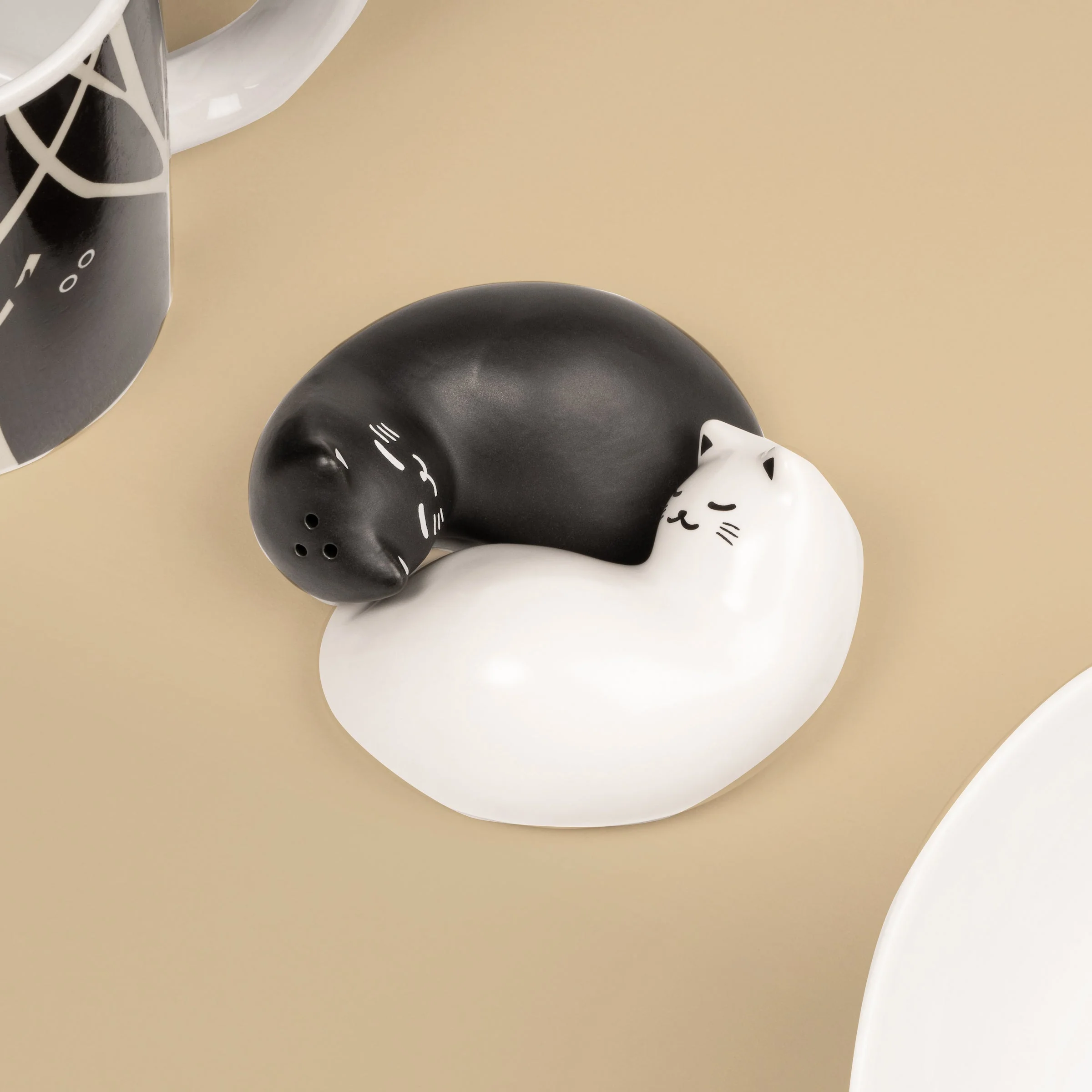 Kikkerland - Purrfect Salt & Pepper Shakers
