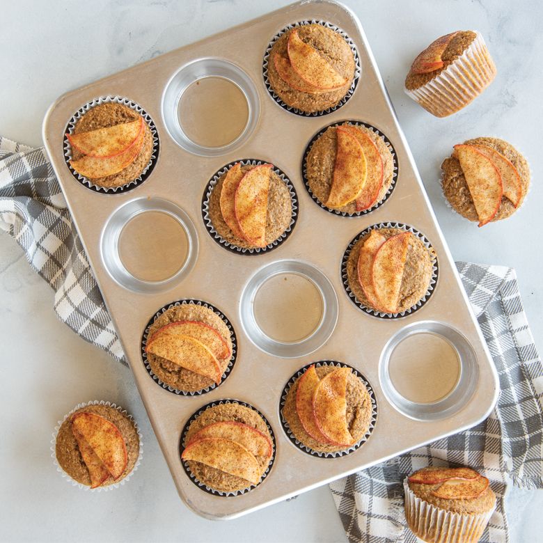 NordicWare - Naturals® Muffin Pan with Lid - Image 3