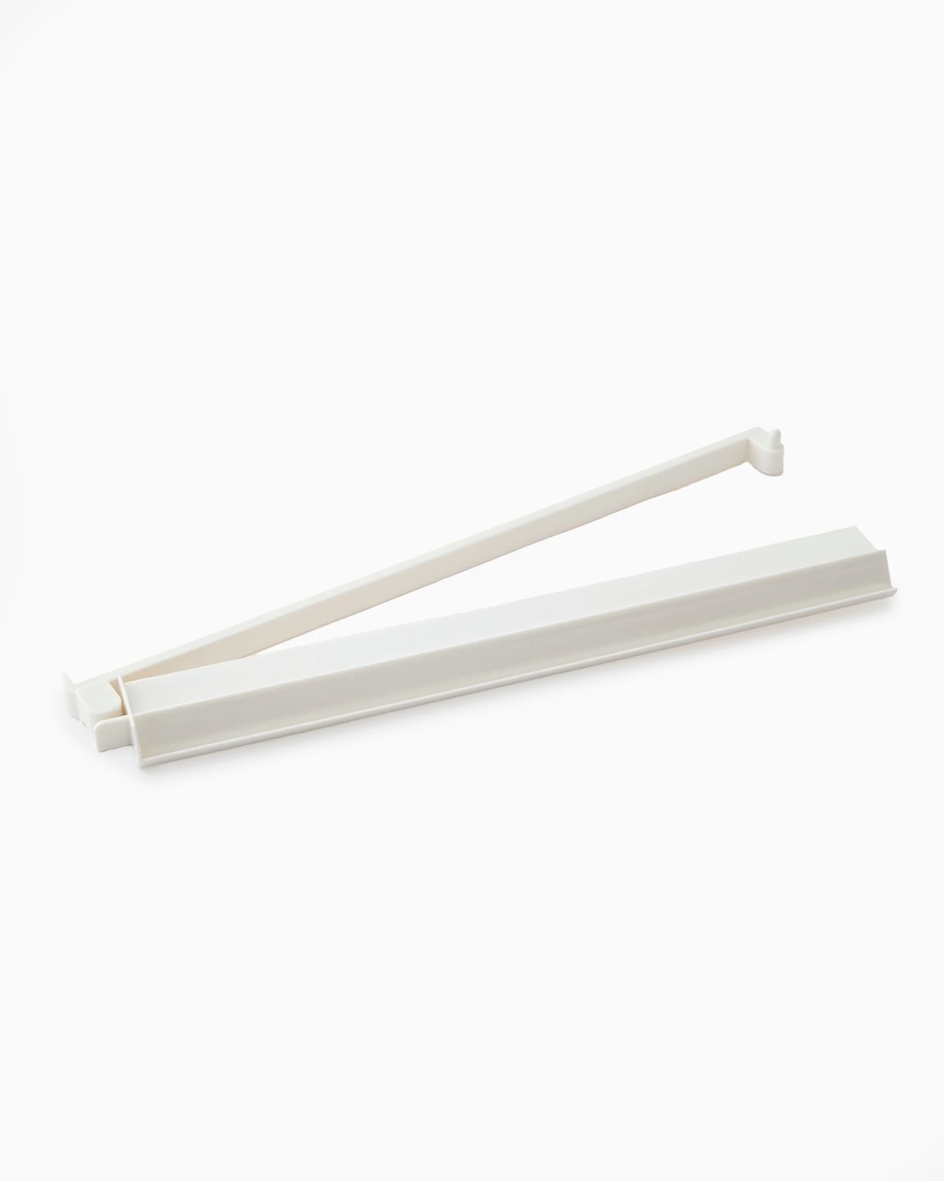 Oh My Mahjong - White Acrylic Rack & Pusher Set - Image 3