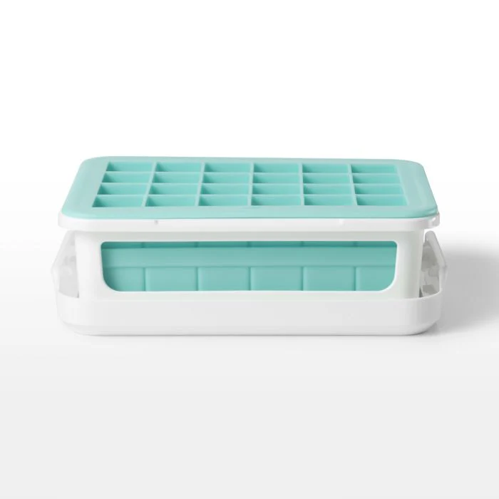 OXO - Covered Silicone Ice Cube Tray, Cocktail Cubes