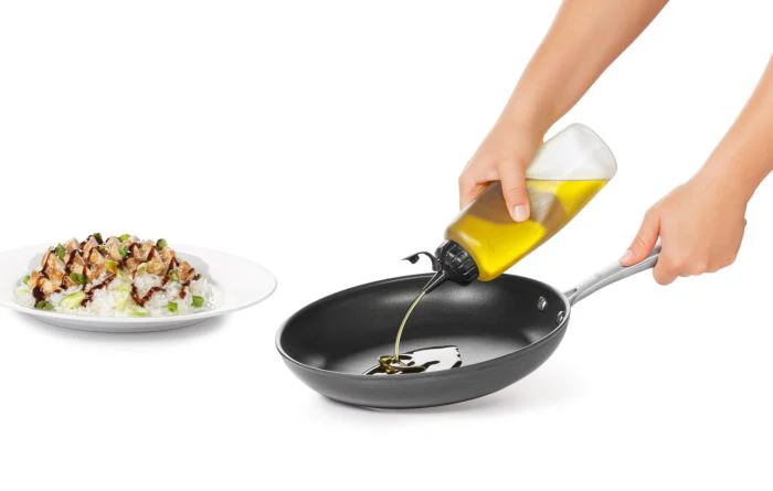 OXO - Good Grips Chef's Squeeze Bottle, Large - Image 4