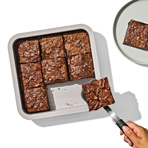 OXO - Good Grips Nonstick Pro Ceramic Coated Metal 9" Square Cake Pan - Image 4
