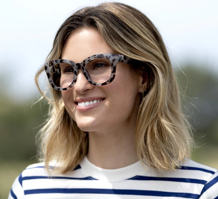 Peepers - Center Stage Blue Light Reading Glasses, Gray Tortoise - Image 5