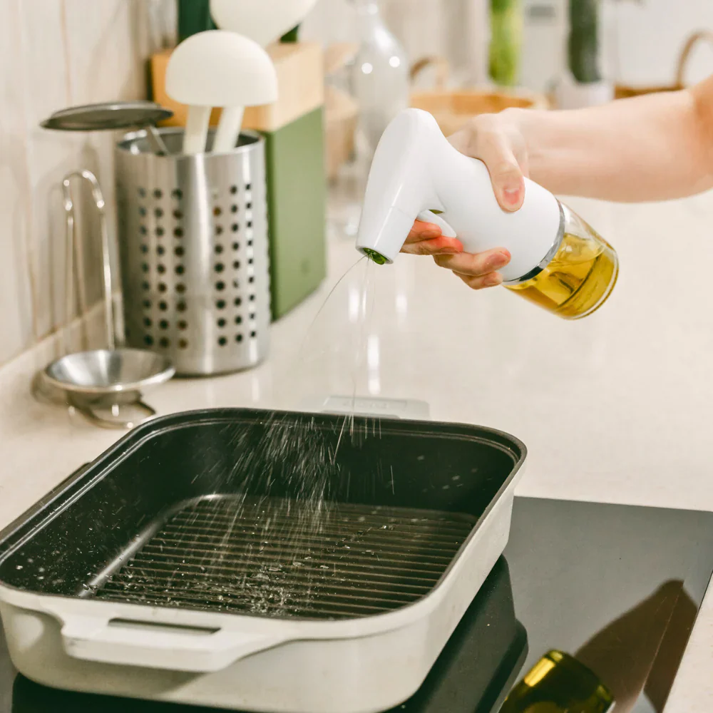 Prepara - Simply Mist Non-Aerosol Oil Sprayer Bottle, Chrome - Image 3