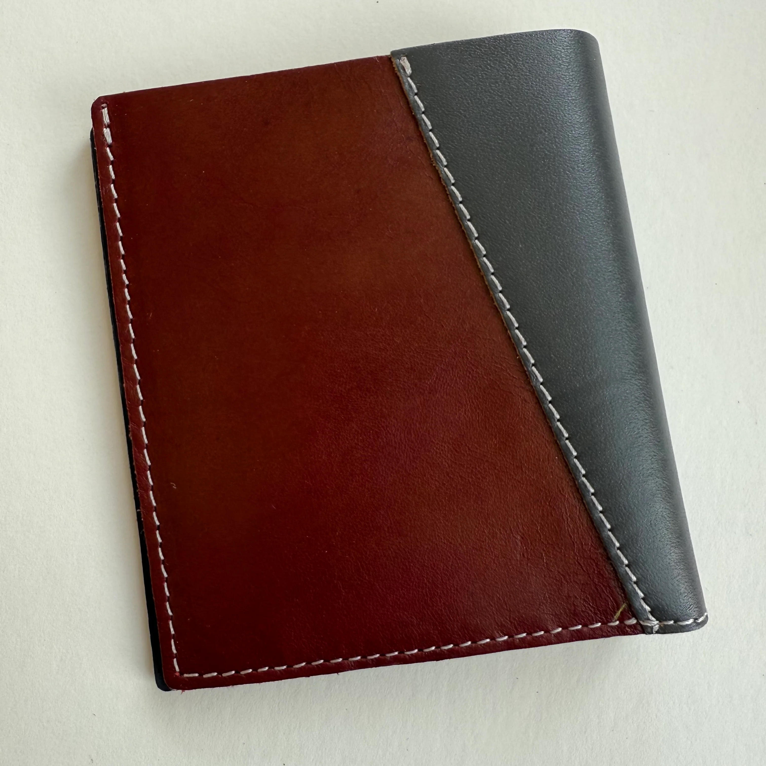Soruka - Eli Bi-fold Wallet, Black & Grey - Image 2