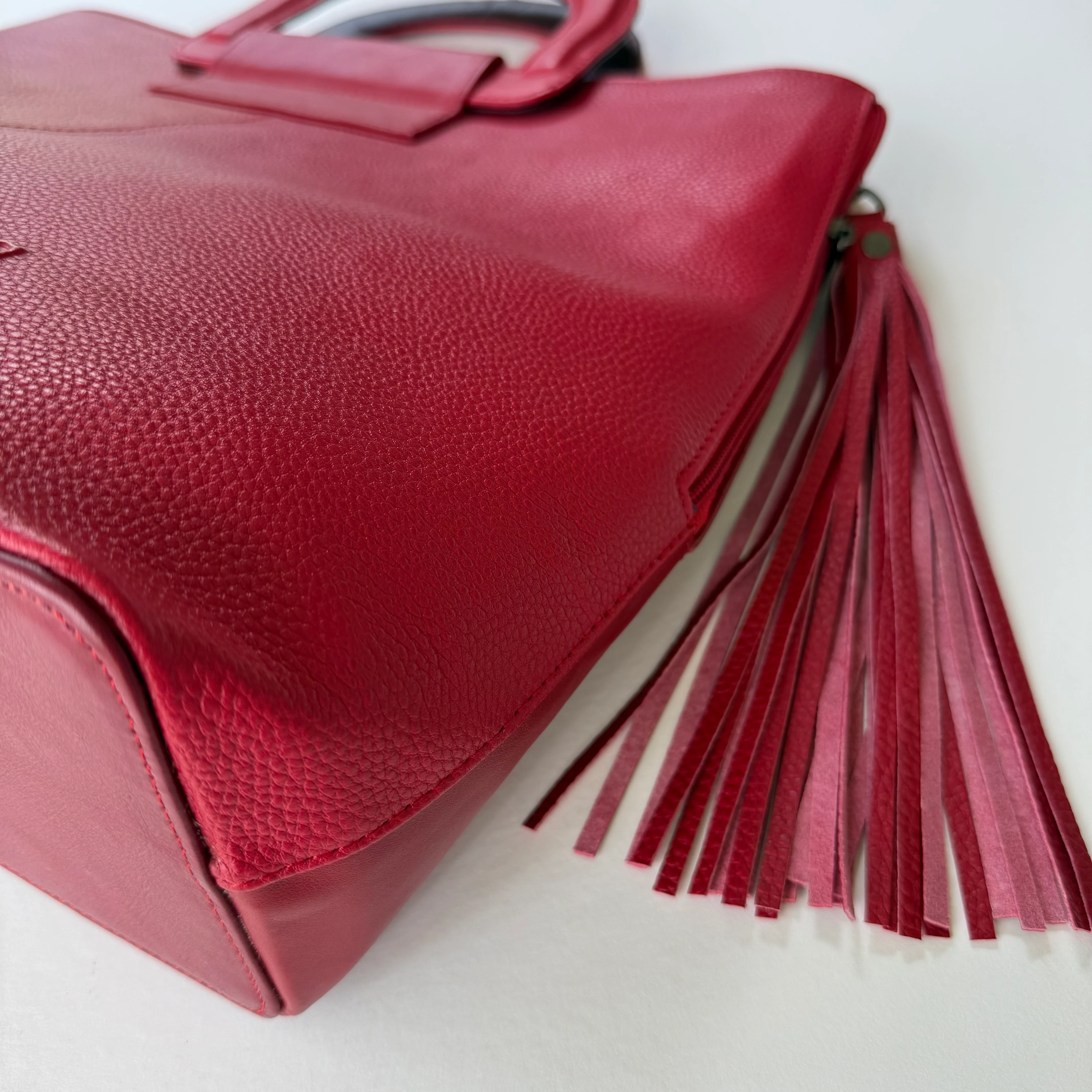 Soruka - Lyra Carry-All Tote, Cardinal - Image 4