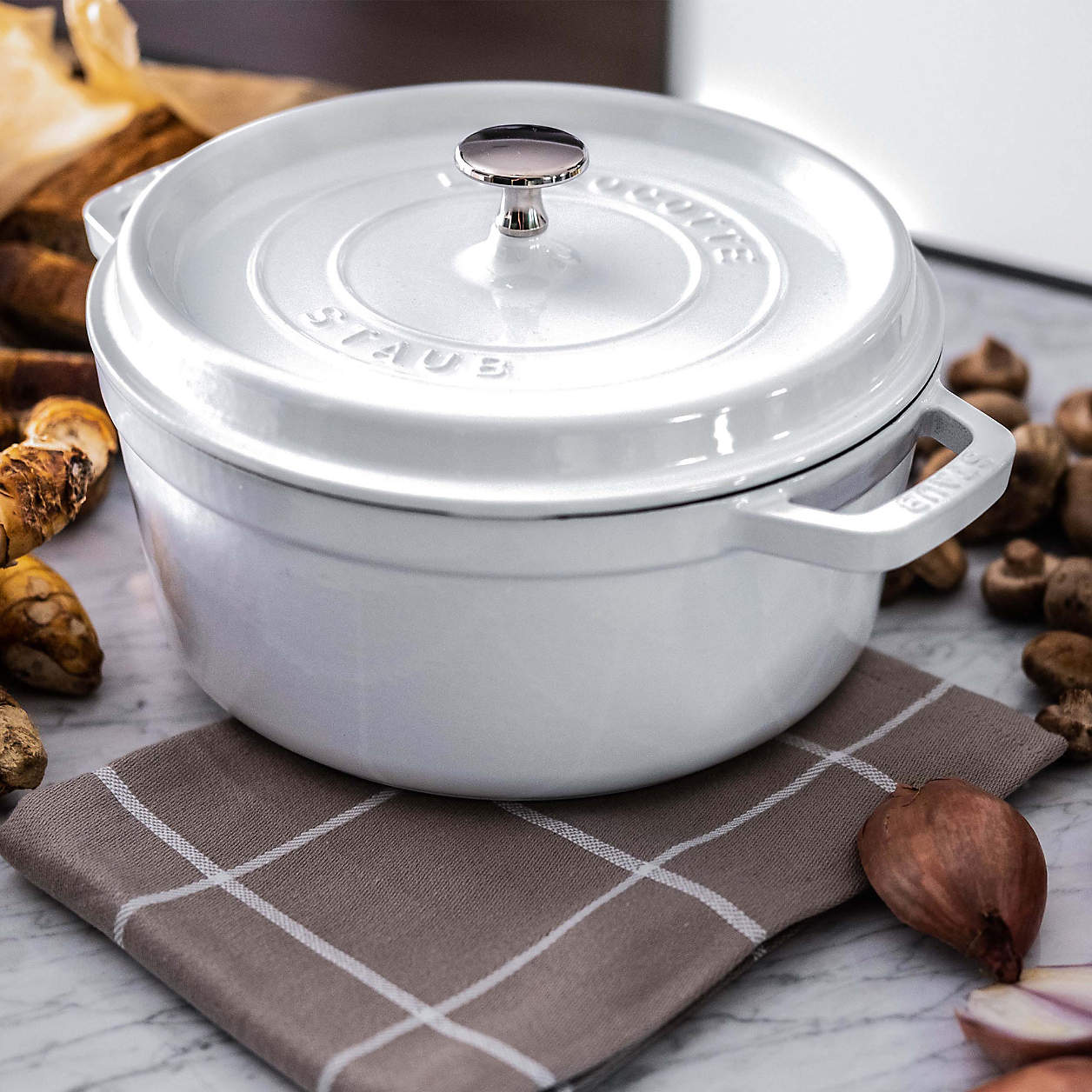 Staub - Round Cocotte, 7 Quart