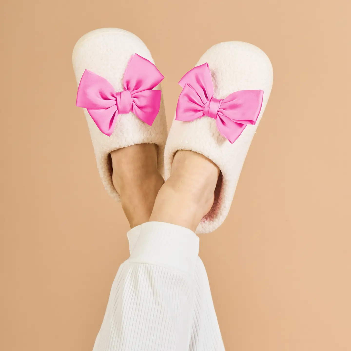The Darling Effect - Fuzzy Slippers, Betty Bow Hot Pink