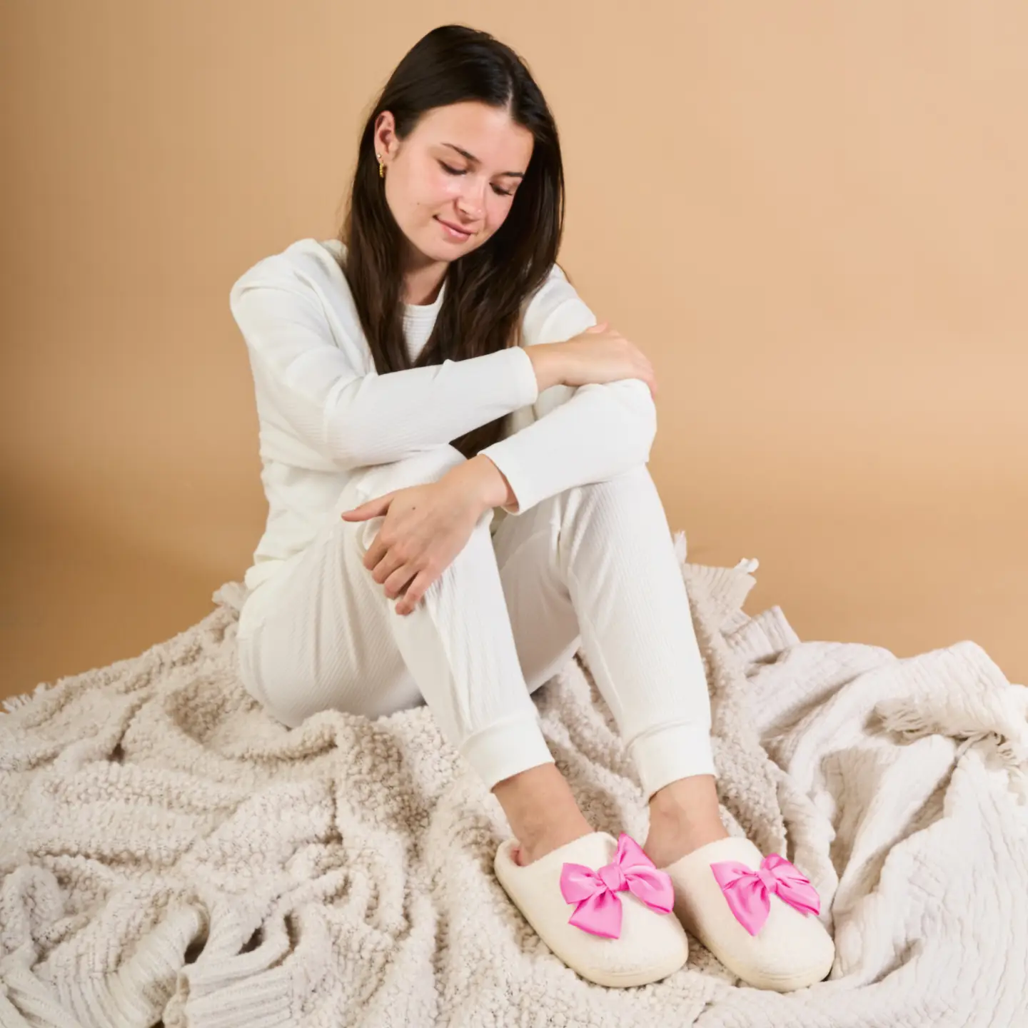The Darling Effect - Fuzzy Slippers, Betty Bow Hot Pink - Image 3