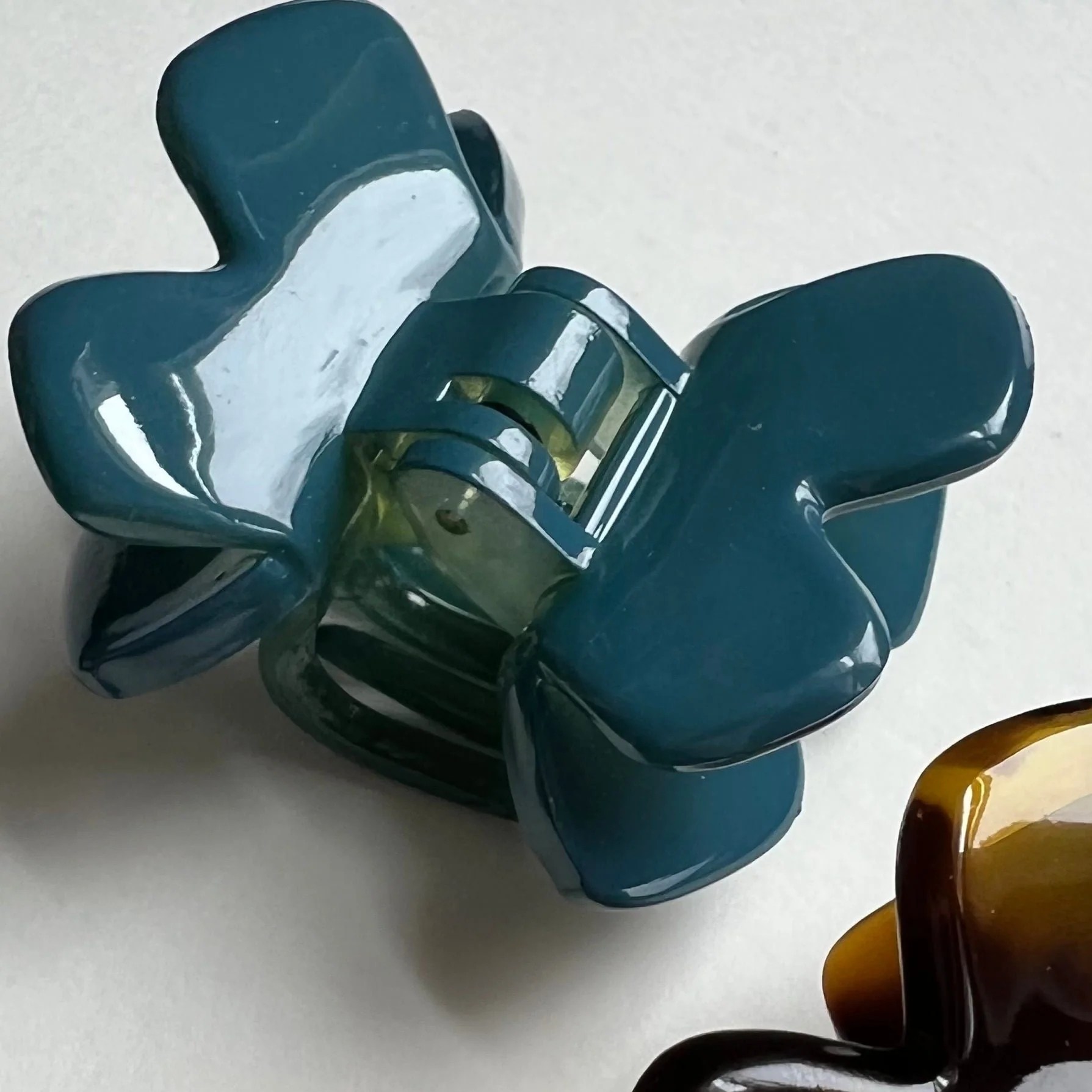 The French Atelier - Butterfly Pinch Clip - Image 2