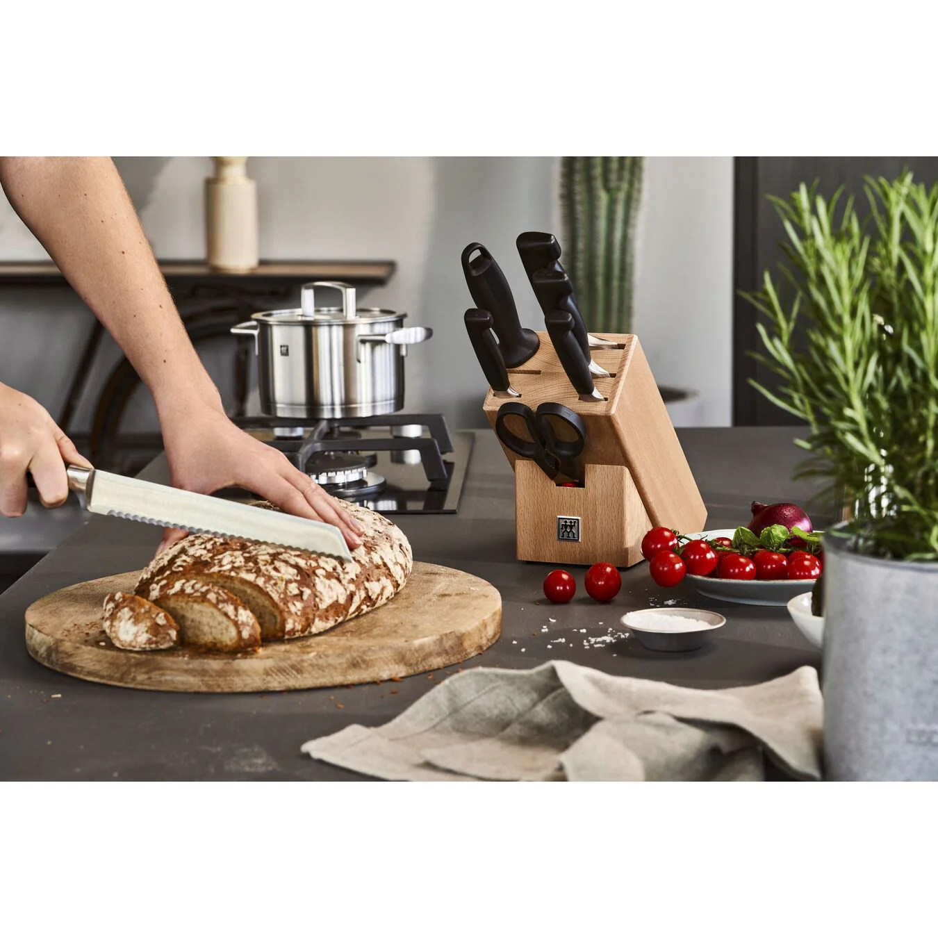 Zwilling J. A. Henckels - Four Star Cutlery Set with Knife Block & Sharpening Steel, 8 Pieces - Image 6
